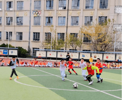 ‘milan米兰’
【足球联赛】驰骋绿茵场 点燃足球梦——南站小学举行2020年“校长杯”班级足球联赛(图8)