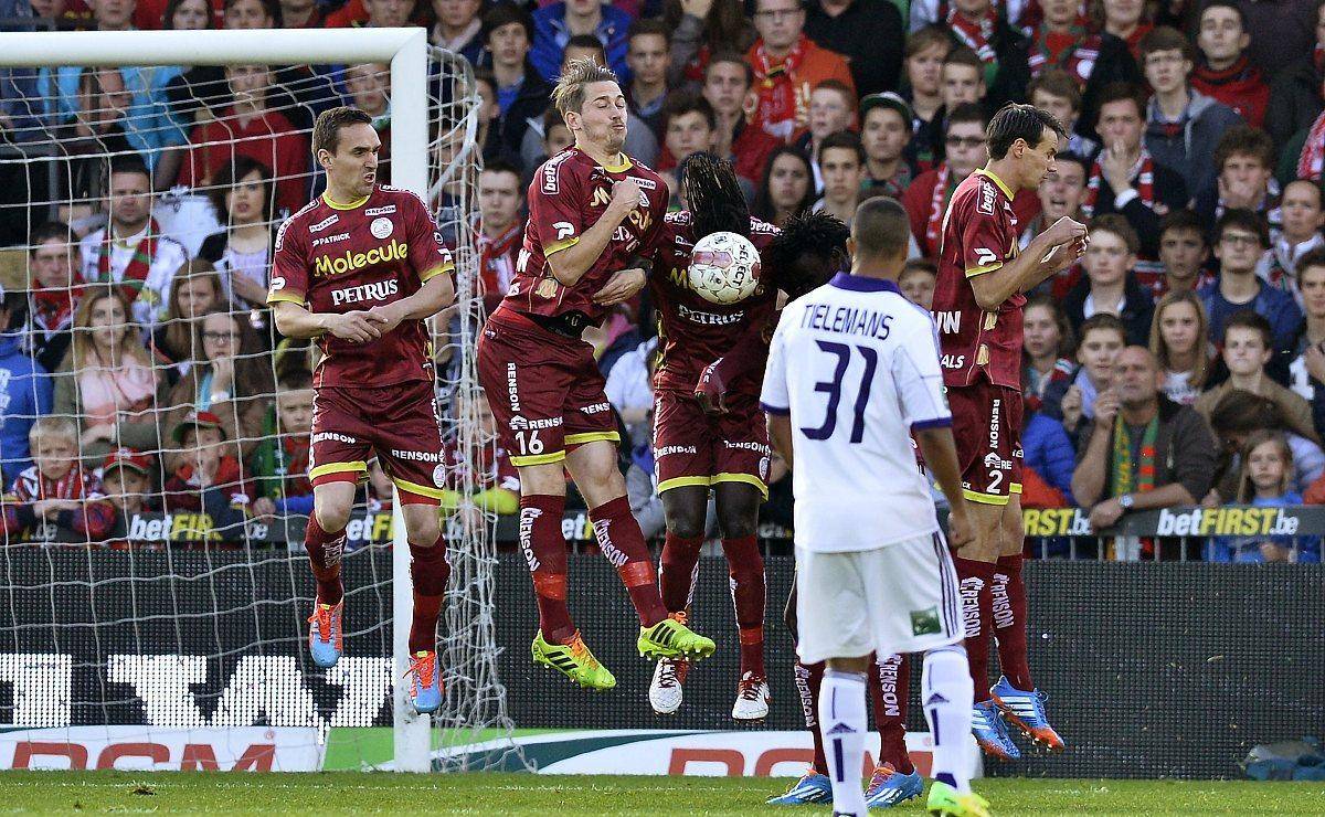 【米兰官方网站】
浅谈足球联赛 根特VS基辅迪纳摩 莫尔德VS费伦茨瓦罗斯(图1)